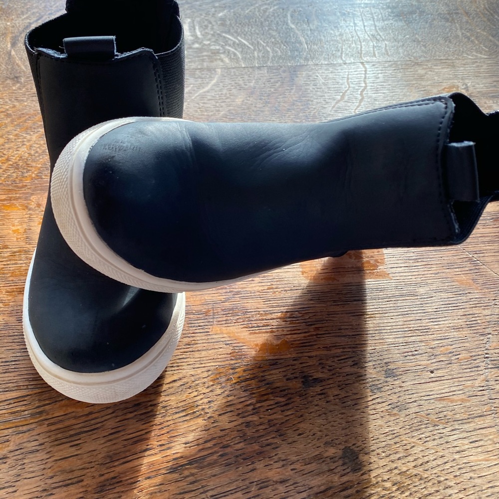 Girls size 11.5 black booties